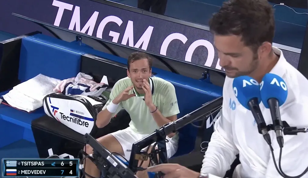 西班牙网球队碾压法国网球队,西西帕斯制霸全场的简单介绍 西班牙网球队碾压法国网球队,西西帕斯制霸全场的简单介绍