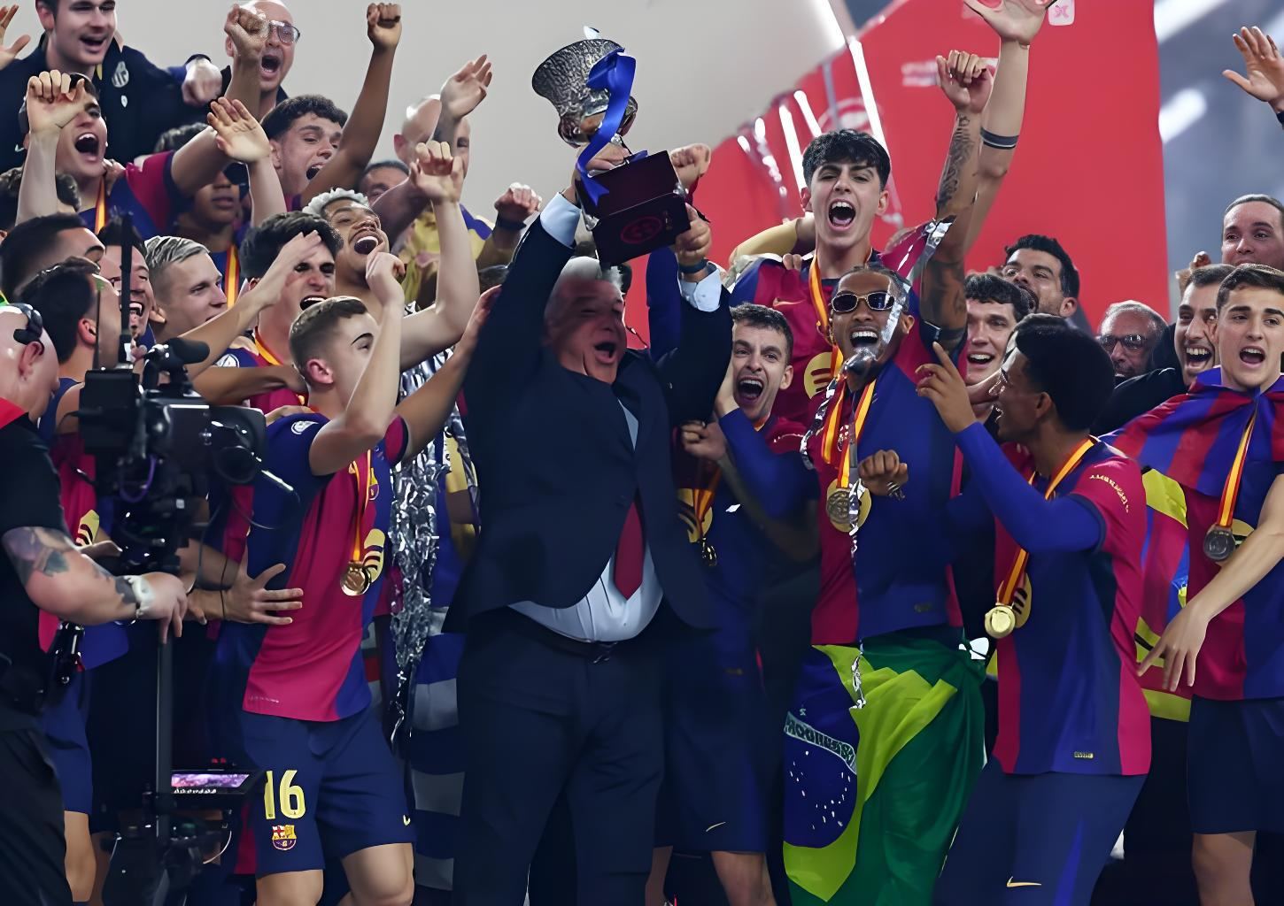 关于巴塞罗那抢夺阿贾克斯,晋级八强赛的信息 关于巴塞罗那抢夺阿贾克斯,晋级八强赛的信息