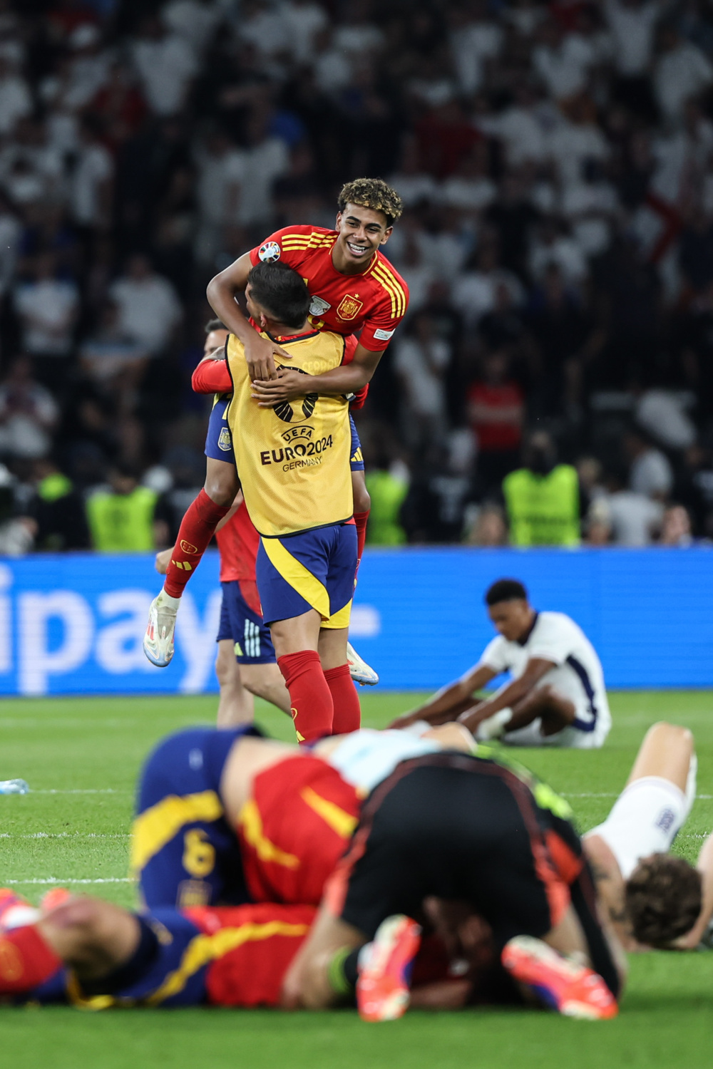 开云体育app-西班牙队赢取胜利,晋级欧洲杯赛场的简单介绍