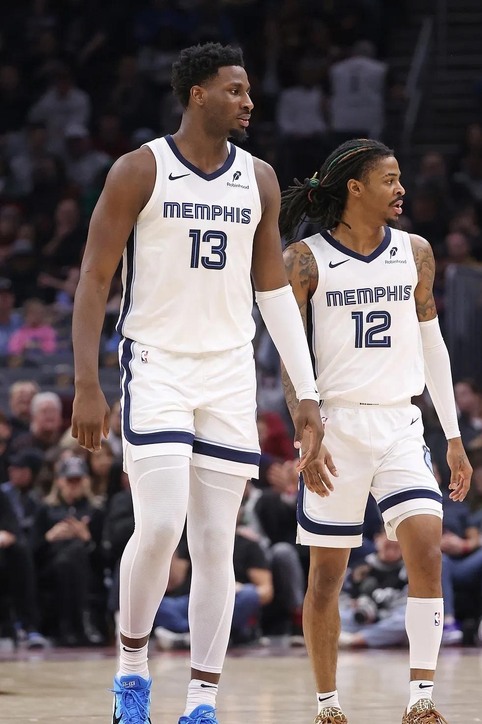 关于灰熊主场擒马刺，莫兰特抢断绝杀胜利的信息