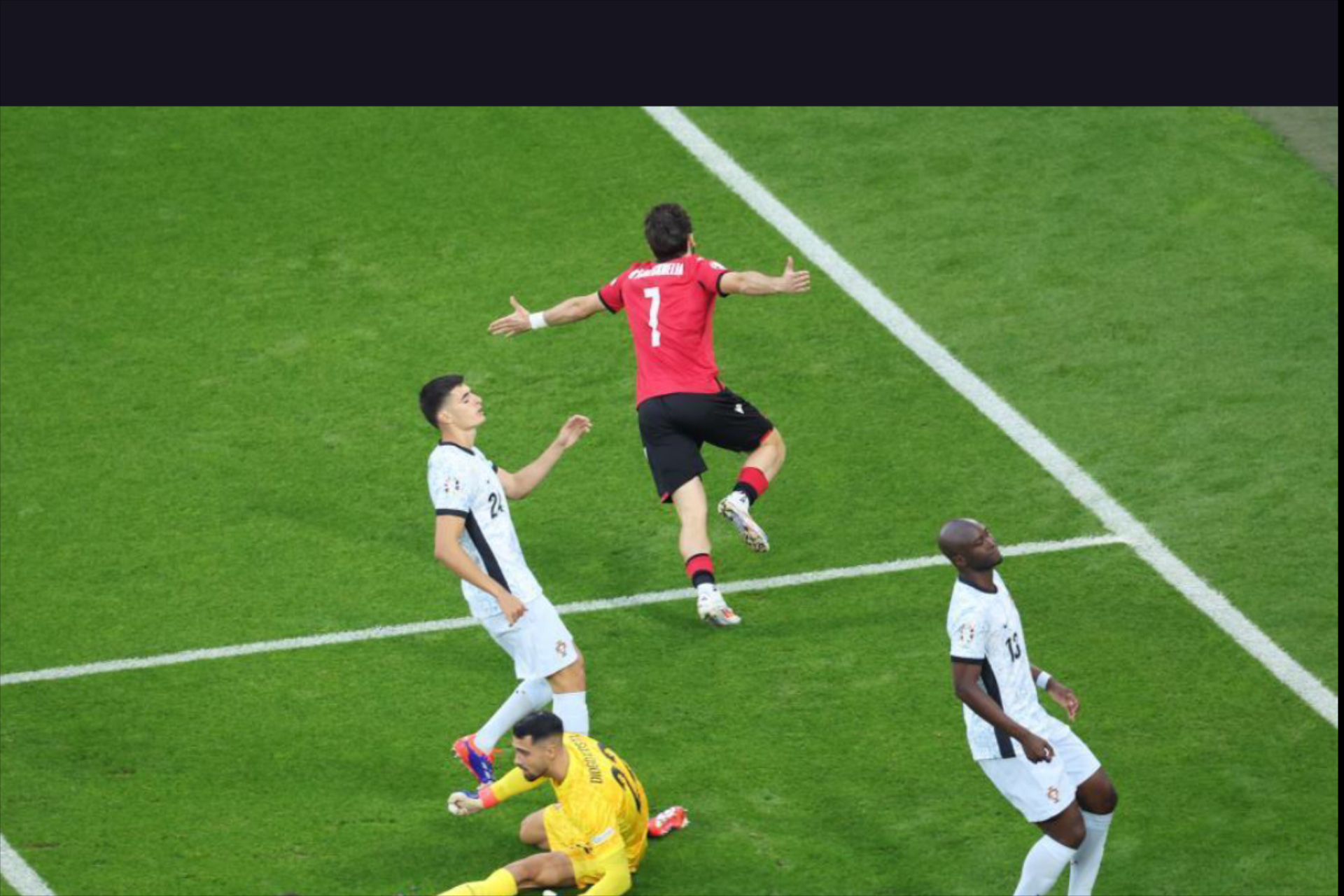 顶级对决!双方球队在场上展开激烈较量的简单介绍 顶级对决!双方球队在场上展开激烈较量的简单介绍