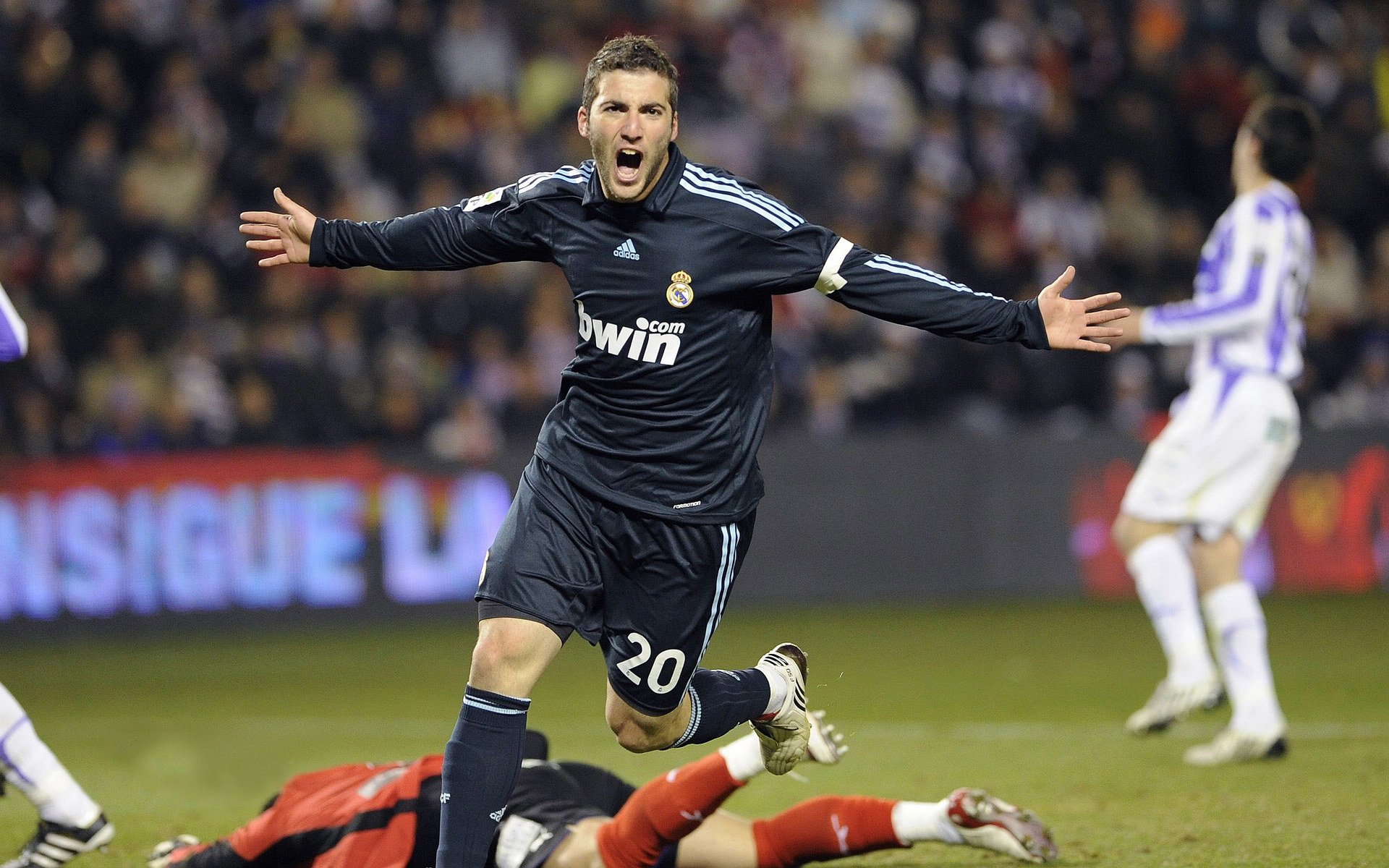 绝杀之夜与秩序重构,马德里竞技式坚韧与德里赫特的统治力宣言