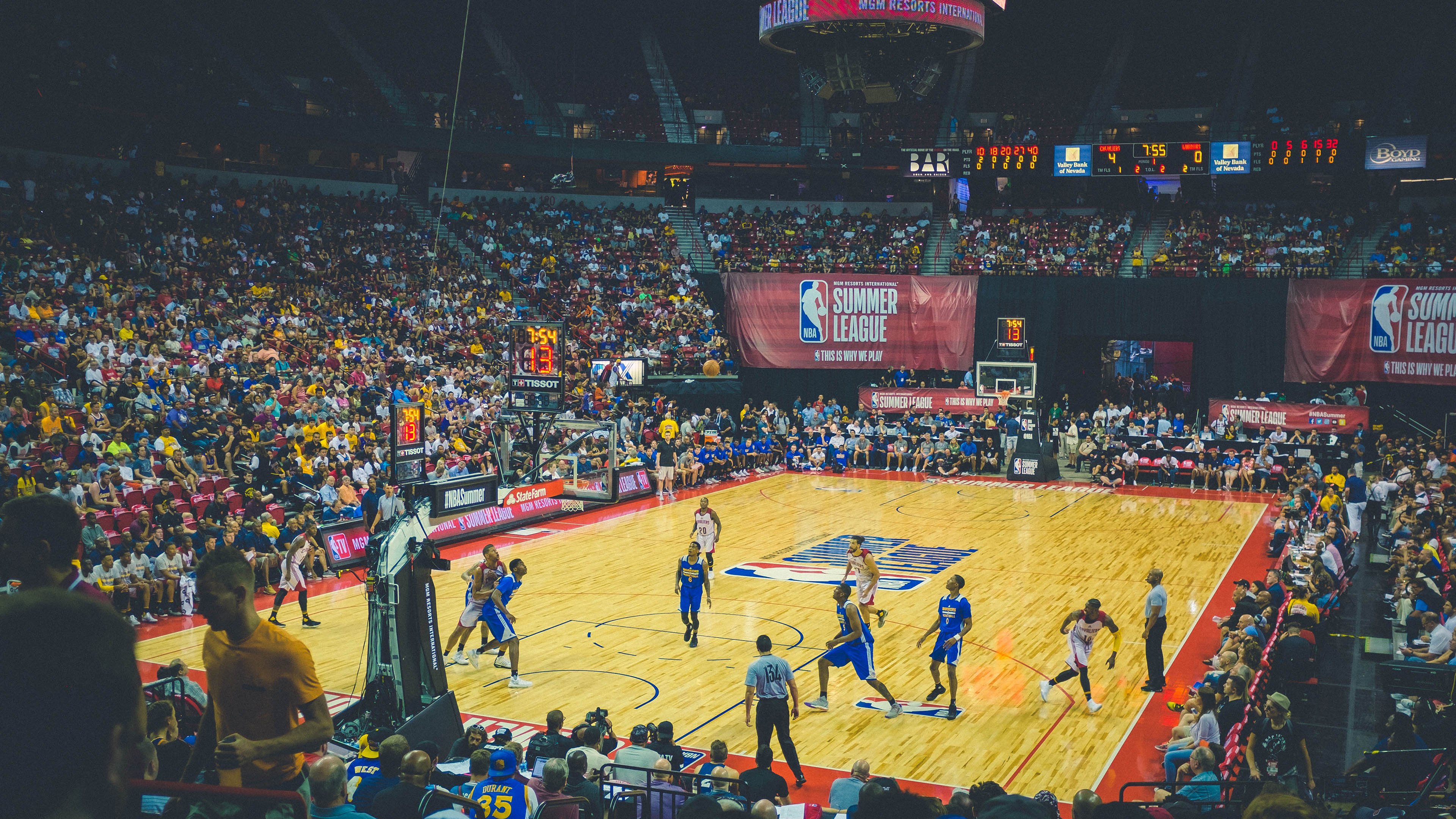 开云体育下载-米切尔统治全场,广东队险胜四川队背后的唯一性